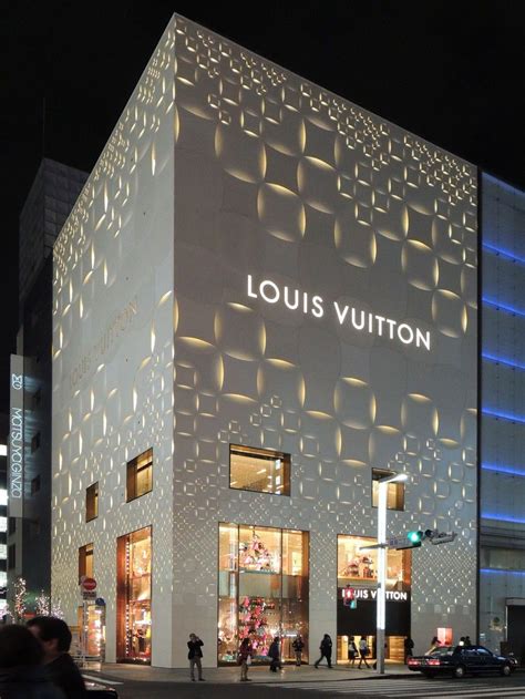 flashy louis vuitton store in tokyo